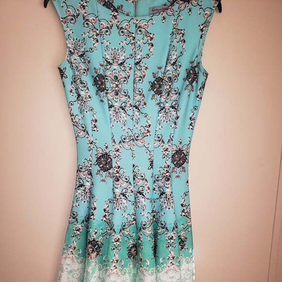 Beautiful dress - Picture 7 of 10